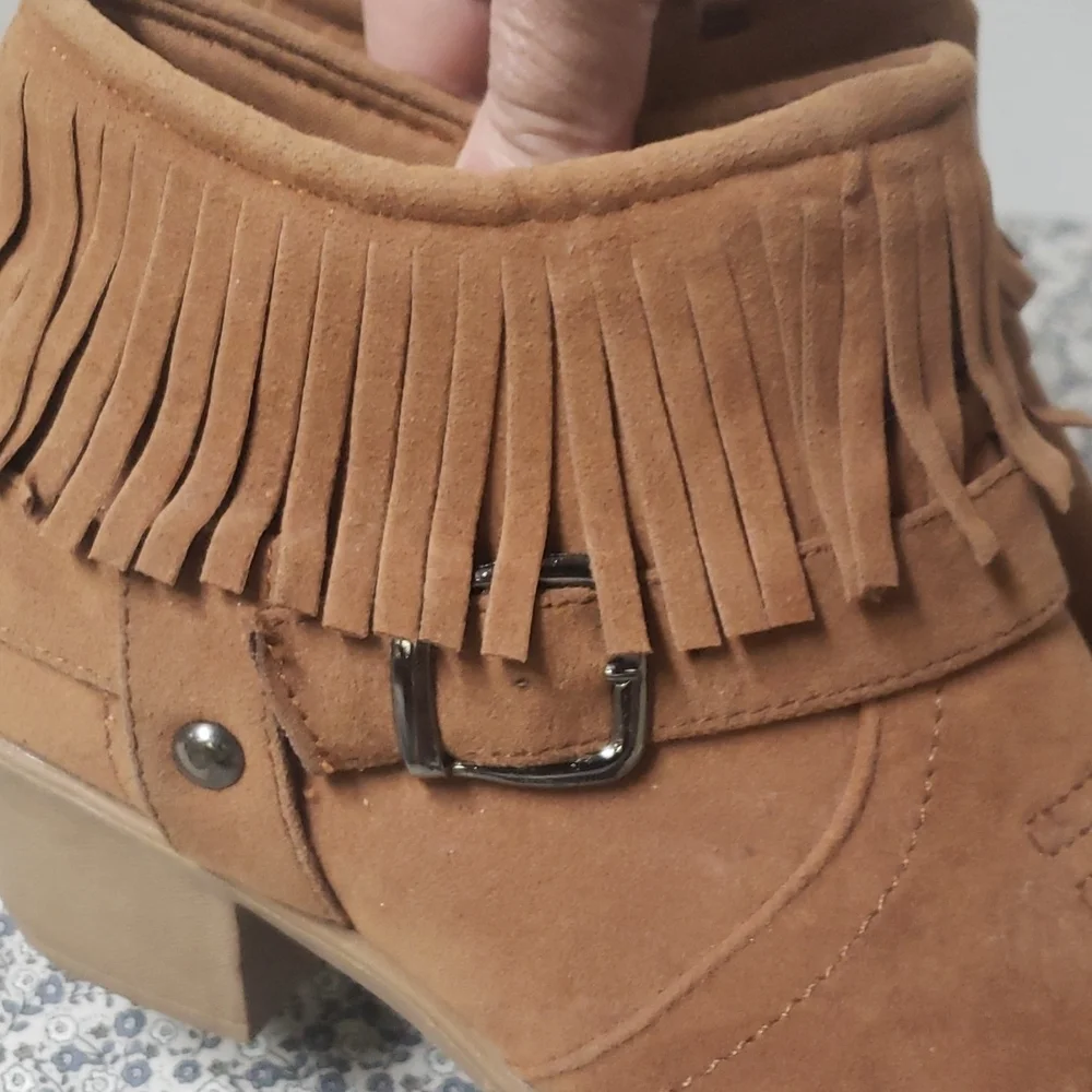 ETC women’s fringed ankle boots size 8/9